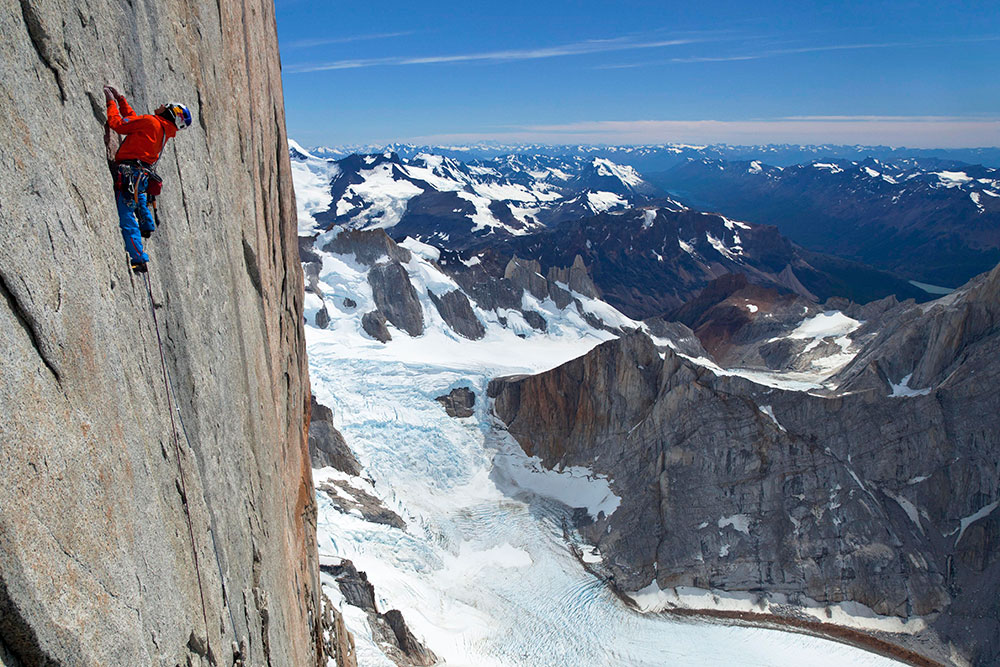 David-Lama-climbing-Cerro-Torre-2_Copyright-Lincoln-Else-RedBullContentPool